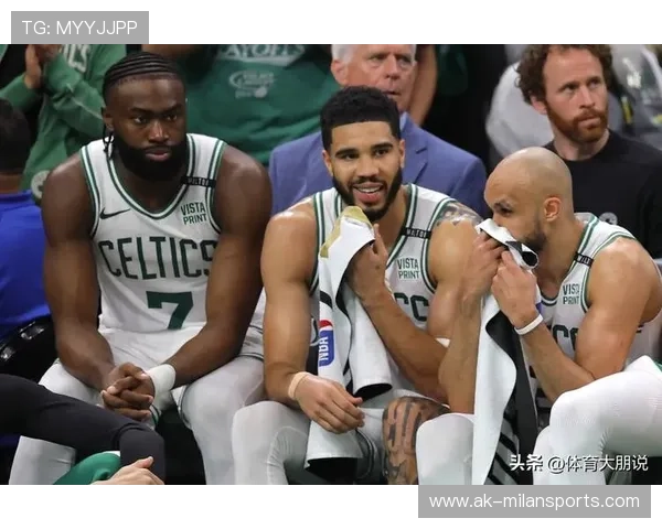 凯尔特人小阵容碾压,防守转换成致命利器 凯尔特人小阵容碾压,防守转换成致命利器